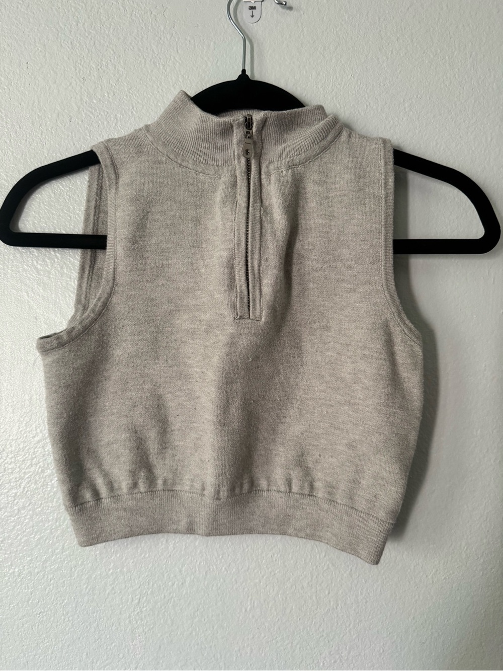Wild Fable Sleeveless Mock Neck Half-Zip Crop Sweater -Size small